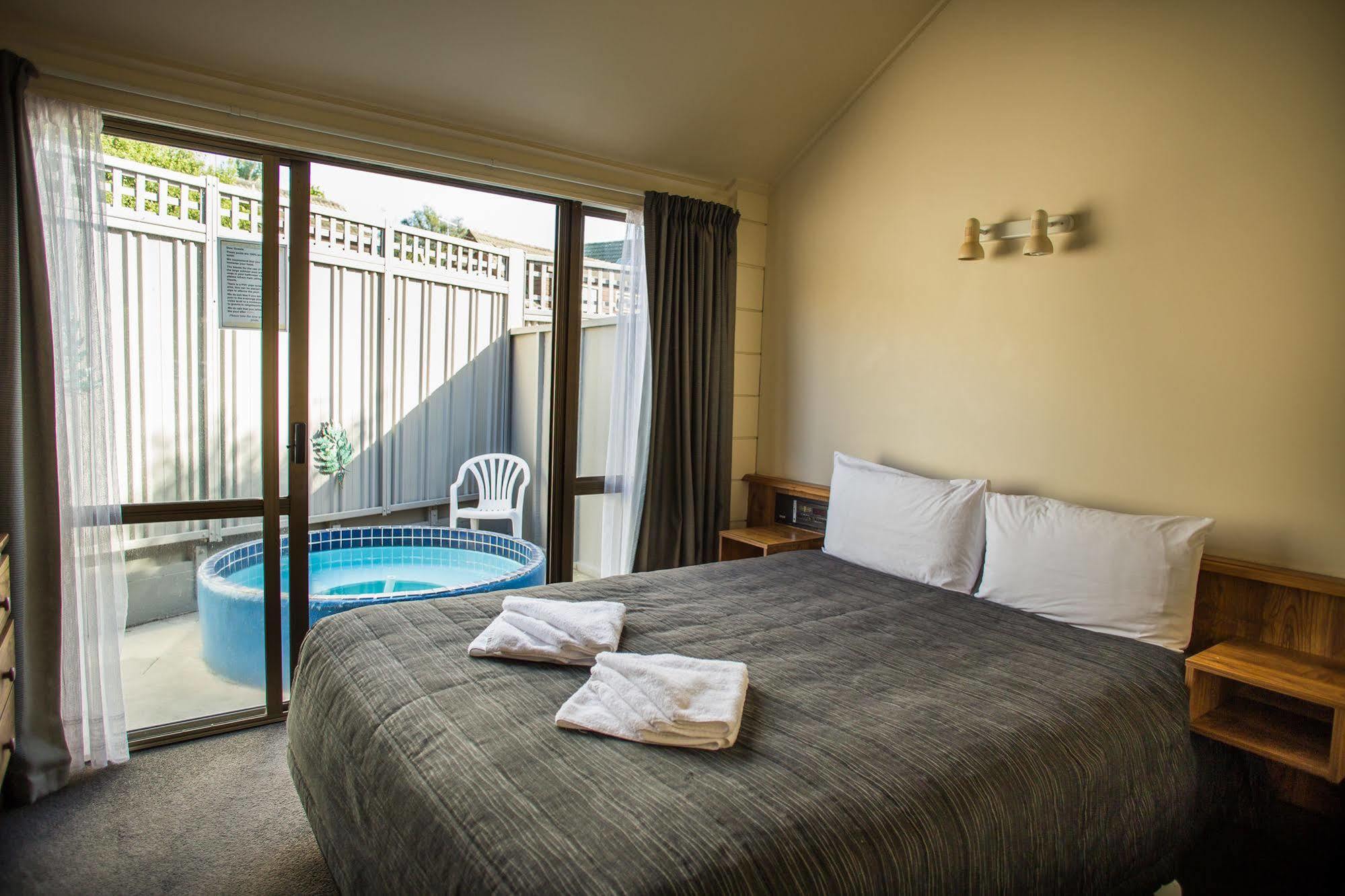Bennetts Thermal Motor Inn Tauranga Exteriör bild